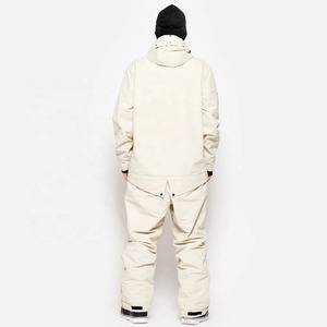 Combinaison de ski une pièce pour homme, noire et beige, imperméable 10 000 mm, coupe-vent, réfléchissante, imprimée, avec fermeture éclair contrastante, pour sports d'hiver - Product Image 4