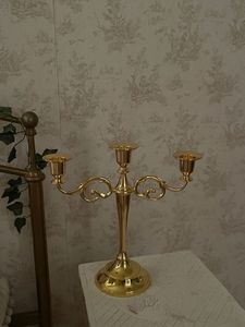 Candelabro de latón con cinco brazos para decoración del hogar, diseño duradero - Product Image 3