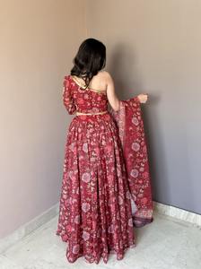 Lehenga Choli Dupatta élégant à une épaule, imprimé floral intégral en polyester, richement orné et à plusieurs panneaux, pour mariage indien, pour filles - Product Image 4