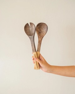 Juego de utensilios de madera de acacia ecológicos al por mayor de fábrica con mango de ratán tejido, espejo, apto para lavavajillas, ideal para regalos. - Product Image 4