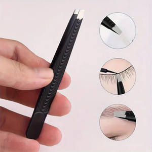 Juego de Pinzas para Cejas de Alta Calidad, Color Negro Titanio, Punta Inclinada, Pinzas para Dar Forma a las Cejas de 3.75 Pulgadas, Pinzas para Uso en Salones de Belleza - Product Image 4