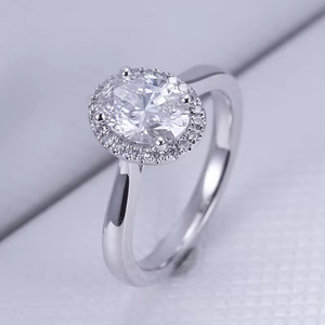 Anillo de Compromiso de Diamantes de Corte Oval Platino para Mujer con Halo de Diamantes Laterales, Estilo Clásico, Certificado IGI - Product Image 1