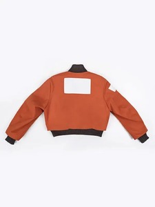 เสื้อแจ็คเก็ตบอมเบอร์สีส้มสำหรับผู้ชาย Trex Export พร้อมดีไซน์ป้ายสีขาว คอปกพับได้ ปิดด้วยซิป สไตล์ลำลอง ความยาวสั้น - Product Image 4