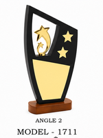 Fabricant de trophées en bois en gros, proposant des designs personnalisés et des services d'approvisionnement en gros de trophées/plaques en bois