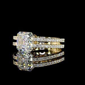 Bague de fiançailles de luxe en or jaune 14 carats avec diamant de laboratoire certifié IGI taille Asscher 3 carats et double alliance en moissanite à tige fendue - Product Image 2