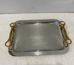 ถาดเสิร์ฟคุณภาพพรีเมียมพิเศษ รูปทรงสี่เหลี่ยมพร้อมหูจับสีทอง สำหรับขายโดยผู้ส่งออก - Product Image 2