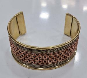 Brazaletes de Latón de Moda para Mujer, Joyería de Metal para Mujeres y Niñas, para Fiestas y Regalos, GC-BL-401, de la India - Product Image 1