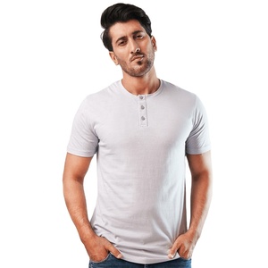 T-shirt Henley pour homme, coupe ajustée, manches courtes, couleur unie, 100% coton, style décontracté, col rond, tissu tricoté, longueur normale - Product Image 1