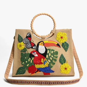 Bolso de mano bordado con diseño de loro y asa de madera - Product Image 1