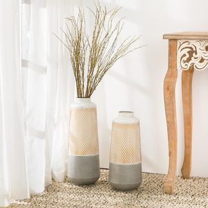 Ensemble de 2 vases décoratifs blancs et dorés avec base grise et motif texturé pour la décoration des salons, des entrées et l'affichage de fleurs séchées - Product Image 3
