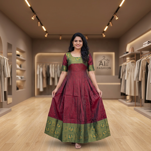Robe Anarkali traditionnelle indienne en soie, longueur ras du sol, pour femmes, avec bordure verte, coupe ample, tenue décontractée toutes saisons - Product Image 1