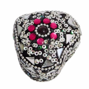 Boîte à bijoux en métal noire à prix abordable, avec perles blanches, pour emballage de bijoux, personnalisable pour entreprise, boîte à dragées de mariage - Product Image 1