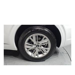 Genesis GV70 2.5T Gasolina 2WD con Caja de Cambios Automática, Asientos de Cuero, Cámara Trasera - Junio 2024, 14,450 km - Product Image 5