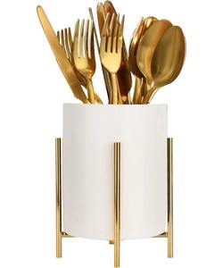 Support à couverts en céramique blanche haut de gamme avec support en métal doré, idéal pour les restaurants, les événements et l'organisation des tables de fête - Product Image 1