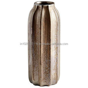 Florero de metal plateado con acabado cepillado y silueta delgada, perfecto para vestíbulos de hoteles boutique y habitaciones de huéspedes - Product Image 4