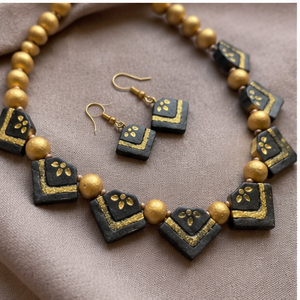 Ensemble collier et boucles d'oreilles en céramique noire dorée, perles moulées, bijoux floraux KOTTRAVAI, accessoire cadeau - Product Image 3