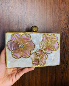 Embrayage de mariage pour femmes fabriquées à la main belle sculpture à la main fer métal artisanat personnalisé imprimé mode sacs à main cadeau parfait - Product Image 2