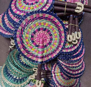 Éventail artisanal en feuilles de palmier tressées, en herbe de mer, pour cadeau de mariage et décoration de fête - Product Image 3