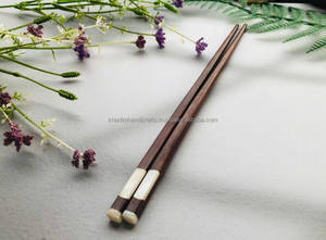 Palillos de madera reutilizables con papel de regalo | Vajilla ecológica hecha a mano, lavable para vacaciones, eventos corporativos y comidas diarias - Product Image 4