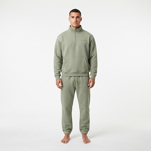 Conjunto Deportivo de Dos Piezas para Hombre al por Mayor: Chándal de Cuello Alto con Media Cremallera, Ajuste Relajado y Pantalones de Pierna Ancha - Product Image 4