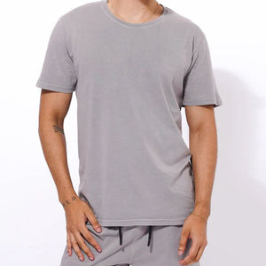 Ensemble 2 pièces de t-shirts pour hommes en coton respirant avec logo personnalisé, imprimé délavé à l'acide, et short, ensemble unisexe pour l'extérieur, OEM ODM - Product Image 1