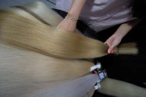 A granel 100g 12 pulgadas Color claro Extensiones de cabello virgen liso natural vietnamita Precio de procesamiento químico blanqueado - Product Image 6