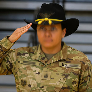 สายรัดหมวกสำหรับพิธีการแบบน้ำหนักเบา ดีไซน์เฉพาะ สำหรับบริการ OEM - Product Image 5