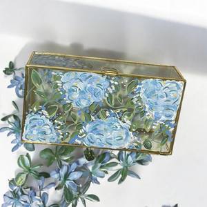 Increíble joyero perfecto para guardar anillos, pendientes, colgantes y recuerdos preciosos en un elegante lugar. - Product Image 3