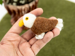 Ornement Aigle en Feutre Fait Main, Oiseau en Laine Feutrée à l'Aiguille, Jouet d'Imitation pour Enfant, Décoration Suspendue, Vente en Gros - Product Image 3