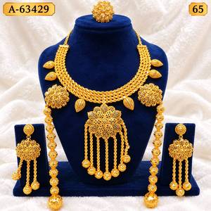 MOLL JEWELLERS Conjunto de Joyería Nupcial para Mujer, Chapado en Oro, con Diseño Floral, Collar, Pendientes y Pulsera, con Piedra de Zirconia, Estilo de Moda, Tercera Edición - Product Image 1