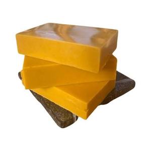 Jabón Artesanal Natural Orgánico de Cúrcuma con Gránulos de Limón para Rostro y Cuerpo - Product Image 3
