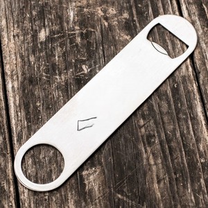 Ouvre-bouteille créatif en fonte, accessoire de bar artisanal - Product Image 6