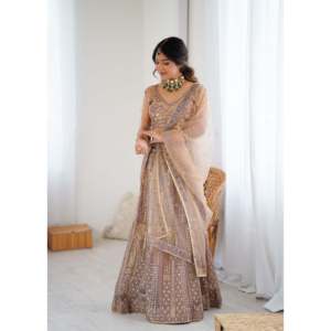 Magnifique ensemble Lehenga Choli pour femme avec broderie et paillettes - Product Image 3