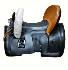 Silla de Doma Española con Construcción de Cuero, Arco de Fibra de Vidrio y Herrajes para Uso Ecuestre en Carreras Largas - Product Image 6