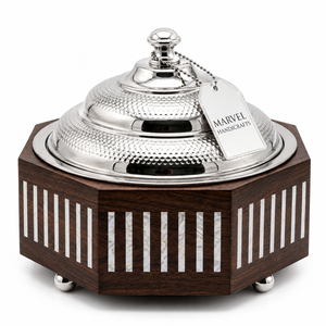 Cazuela de Lujo de Madera y Acero Inoxidable Aislada con Tapa Martillada, Olla Premium Hecha a Mano, Tazón para Servir, Elegante Regalo para la Mesa - Product Image 1