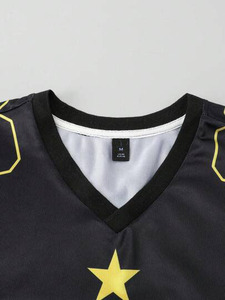 Maillot de football américain streetwear oversize noir en maille respirante à col en V, personnalisable, coupe courte et carrée, sublimé - Product Image 4