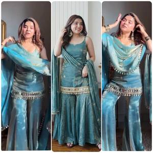 Costume pour femme brodé pakistanais, entièrement cousu, prêt à porter, look élégant pour les occasions spéciales - Product Image 2