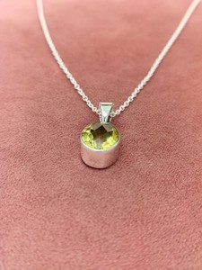 Pendentif Céleste en Quartz avec Chaîne, Collier Élégant en Cristal et Pierre Précieuse, Bijou Cadeau pour Femme, Design Unique et Intemporel - Product Image 3