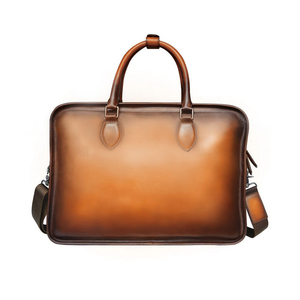 Maletín profesional de cuero con construcción duradera y diseño clásico para el entorno de oficina, bolso para portátil de cuero. - Product Image 2