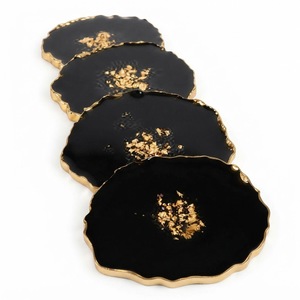 Ensemble de sous-verres en résine époxy noire et or de luxe avec bord festonné, tapis de tasse à thé en agate géode fait main sur mesure pour la maison, l'hôtel et la table - Product Image 2