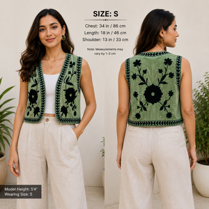 Nueva llegada: Chaleco vintage de terciopelo bordado floral estilo Suzani Kantha, chaqueta corta india para mujer con logo frontal y cuello en V. - Product Image 1