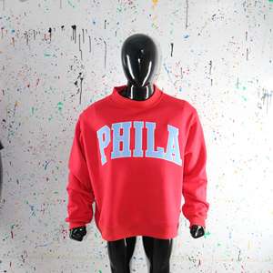 Sudadera PHILA RED con cuello alto, 100% azul cielo, con apliques bordados, cuello ancho, hilos finos - Product Image 3