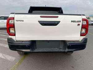 Toyota Hilux GR Sport Clásica de Lujo, Camioneta de Doble Cabina - Product Image 5