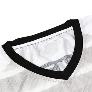 Uniforme de Fútbol Retro Estilo Alemania al por Mayor - Diseño a Rayas Sublimado - Uniforme de Fútbol de Secado Rápido para Hombre Adulto - Product Image 4