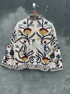 Veste en coton brodée Suzani faite à la main pour femmes, style traditionnel indien floral, style cachemire, veste d'hiver bohème, veste courte - Product Image 3