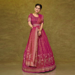 ชุดเลเฮนกาโชลีผ้าไหมบานาราสีแบบราชวงศ์ ยาวถึงพื้น ลายดอกไม้ปักดิ้นทอง งานฝีมือประณีต สง่างาม เหมาะสำหรับงานแต่งงาน งานวิวาห์ งานรับปริญญา งานเทศกาลดีวาลี  ชุดพื้นเมืองแบบดั้งเดิม - Product Image 3