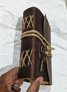 Diario de cuero de búfalo vintage cuadrado con cierre de cuerda de coco, cuaderno y diario de papel artesanal con borde deshilachado para el Día de Acción de Gracias - Product Image 3