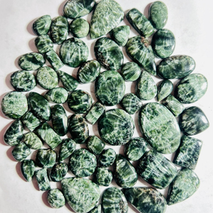 Cabochon de Séraphinite Verte de Haute Qualité, Motif Aile d'Ange Naturel Chatoyant, Coupe Ovale 6,5 mm, Pierre Libre, Prix de Gros - Product Image 1