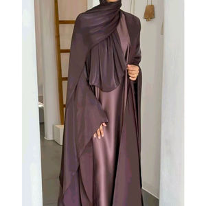 Robe Abaya longue pour femme, noire unie, boutonnée sur le devant, avec hijab assorti, manches droites, col rond, en polyester, tenue modeste - Product Image 1
