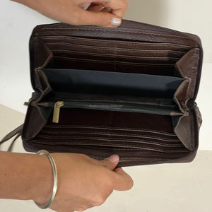 Cartera de Cuero Genuino Vintage Hecha a Mano, Bolso de Mano Marrón de Piel de Vaca con Grabado Floral Estilo Western, Cartera de Muñeca Hecha a Mano para Mujer - Product Image 6
